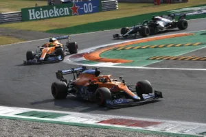 Ricciardo da a McLaren su primera victoria desde 2012; Sainz y Alonso, en el Top 10