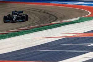 Bottas, el más rápido de unos libres que empezaron con avería de Alonso