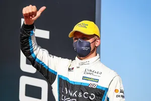 Ehrlacher sigue de líder del WTCR, Guerrieri y Azcona se acercan en Most