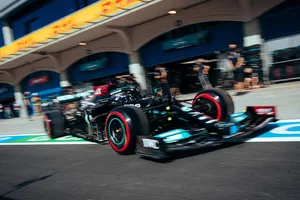 El penalizado Lewis Hamilton arranca al frente en los primeros libres en Estambul