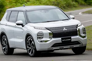 Mitsubishi Outlander PHEV 2022, el popular SUV híbrido enchufable estrena generación