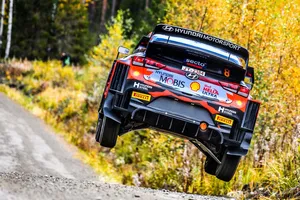 Ott Tänak, líder en Finlandia tras los tres tramos iniciales del viernes