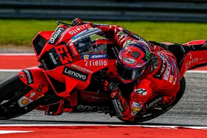 Pecco Bagnaia logra la pole en el habitual rodeo de Márquez en Austin