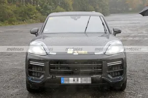 El Porsche Cayenne Facelift 2023 posa en nuevas fotos espía en Nürburgring