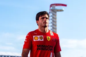 Sainz cree que Ferrari dará un paso atrás en Austin: «Esperemos estar cerca de McLaren»