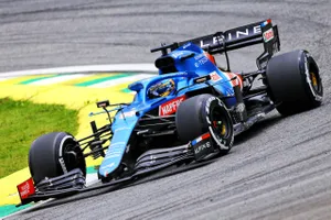 Alonso regresa con Alpine a la Q3 y advierte: «Mañana seré agresivo, como siempre»