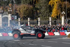 Carlos Sainz brilla en Madrid: «También tengo un plan para ganar el Dakar»