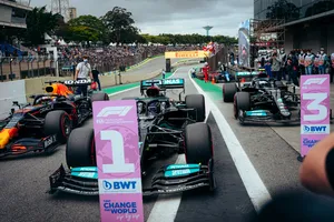 Hamilton ganó «dos décimas» con su motor nuevo, según Red Bull