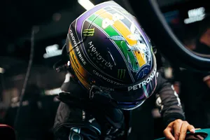 Hamilton mete un aviso a Verstappen en los libres del viernes