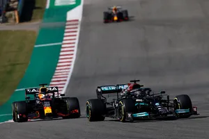 Mensaje de Hamilton a Verstappen: «Respeto, hay niños mirando»