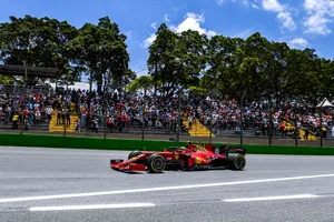 Sainz, 6º tras una salida accidentada: «No estoy contento, iba a por un Top 5»