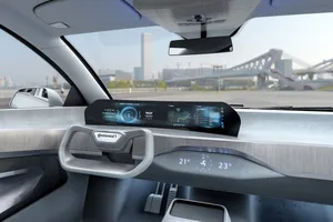 Continental fabricará una sofisticada pantalla OLED para una misteriosa marca de coches