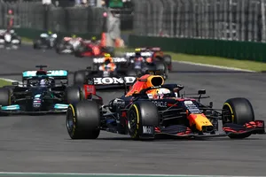 Aplastante victoria de Verstappen sobre un impotente Hamilton
