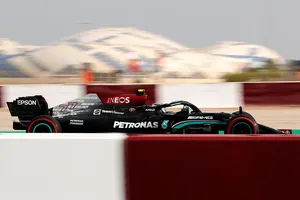Bottas y Mercedes meten miedo antes de la clasificación