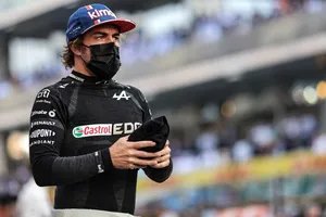 Alonso: «Creo que Verstappen ha tenido más infortunios que Hamilton este año»