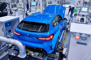 BMW retrasa su nueva fábrica de Hungría hasta 2025 asignada a coches eléctricos