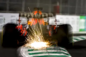 Verstappen se revuelve y Hamilton se tapa antes de la lucha por la pole