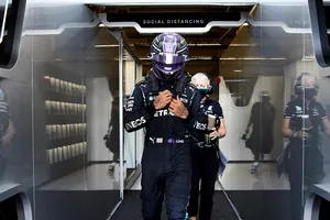 Hamilton alimenta las dudas: «Sigue en silencio porque no tiene palabras»