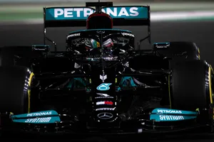 Hamilton mantiene el control en Jeddah pero Verstappen promete batalla