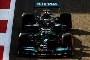Hamilton se la devuelve a Verstappen en los segundos libres en Yas Marina