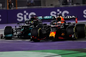 El poder de la narrativa de Mercedes y Hamilton; ‘Mad Max’ Verstappen