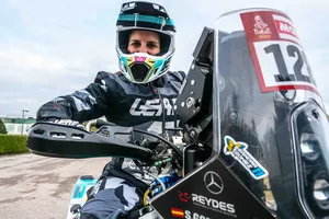 Sandra Gómez debuta en el Dakar en un salto al vacío sin comparación