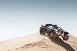 Audi vive su primer día mágico en el Dakar, incluso sin la sanción de Loeb
