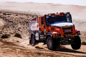 Buena ración de dunas en una larga y dura octava etapa del Dakar