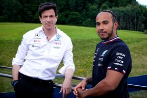 Wolff hablará con Hamilton de su futuro en la F1 «a más tardar en febrero»