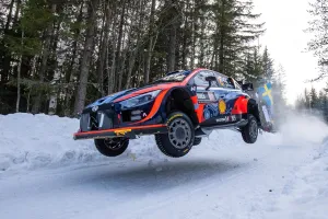 Ott Tänak y Elfyn Evans, la desconexión híbrida del inicio del WRC