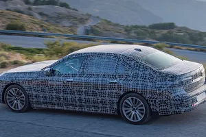 Nuevo adelanto oficial del BMW i7, la berlina eléctrica se deja ver en video
