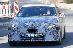 La nueva generación del BMW M135i 2024 posa en sus primeras fotos espía