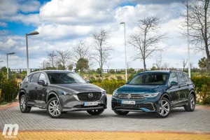 Comparativa Mazda CX-5 2022 vs Volkswagen Tiguan 2022, dos mundos diferentes (con vídeo)