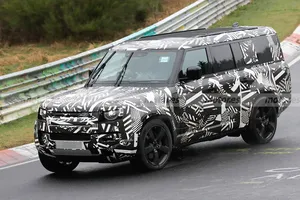El nuevo Land Rover Defender 130 con motor V8 ha sido cazado en Nürburgring