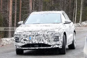 Vistazo rápido al interior del nuevo Audi Q6 e-tron 2023 en nuevas fotos espía