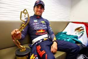 Checo Pérez renueva con Red Bull Racing por dos años más