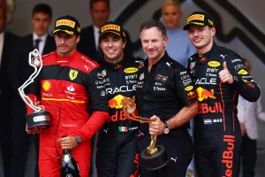 Ferrari protesta sin éxito el podio de Red Bull por pisar la línea del pitlane