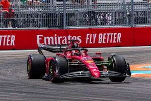 Charles Leclerc se lleva la pole de Miami sobre Carlos Sainz
