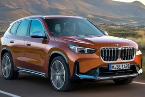 BMW X1 2023, renovación total para un SUV compacto, digital y electrificado