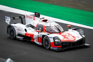 Doblete de Toyota en un FP3 de Le Mans lleno de percances y accidentes