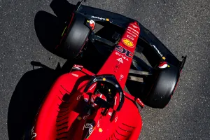 Ferrari confirma que el motor de Leclerc de Bakú es insalvable; la sanción sigue en duda