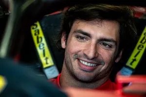 Binotto: «Bravo, Carlos, te mereces esa primera pole con Ferrari»