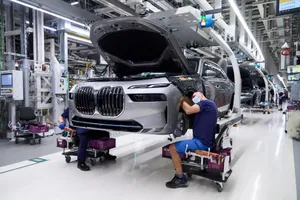 Los lujosos BMW Serie 7, e i7, arrancan su producción