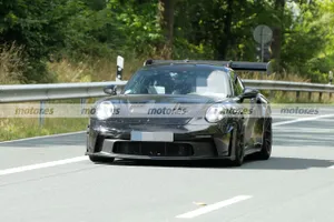 Nuevas fotos espía desvelan la brutal imagen del Porsche 911 GT3 RS