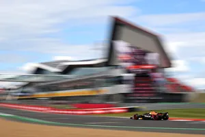 Verstappen manda antes de la clasificación y Mercedes lanza un serio aviso
