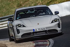 El Porsche Taycan Turbo S arrebata al Tesla Model S Plaid su récord en Nürburgring