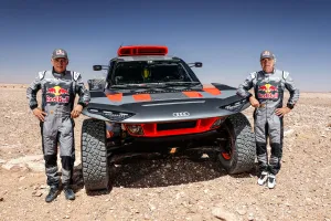 Carlos Sainz pone tarea a ASO: «El 'roadbook' del Dakar debe ser más preciso»