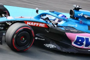 Fernando Alonso cae en Q2 por un polémico Red Bull: «Venía medio segundo más rápido»