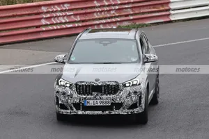 El nuevo BMW X1 M35i pierde camuflaje en una nueva visita a Nürburgring