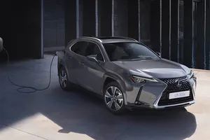 Lexus UX 300e 2023, el SUV eléctrico gana más autonomía y se acerca a los 500 km